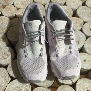 On clouds shoes size 9